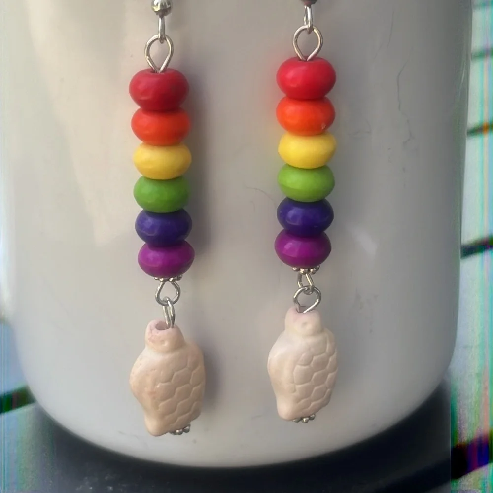 pride turtle earrings handcrafted - Picture 3 of 5